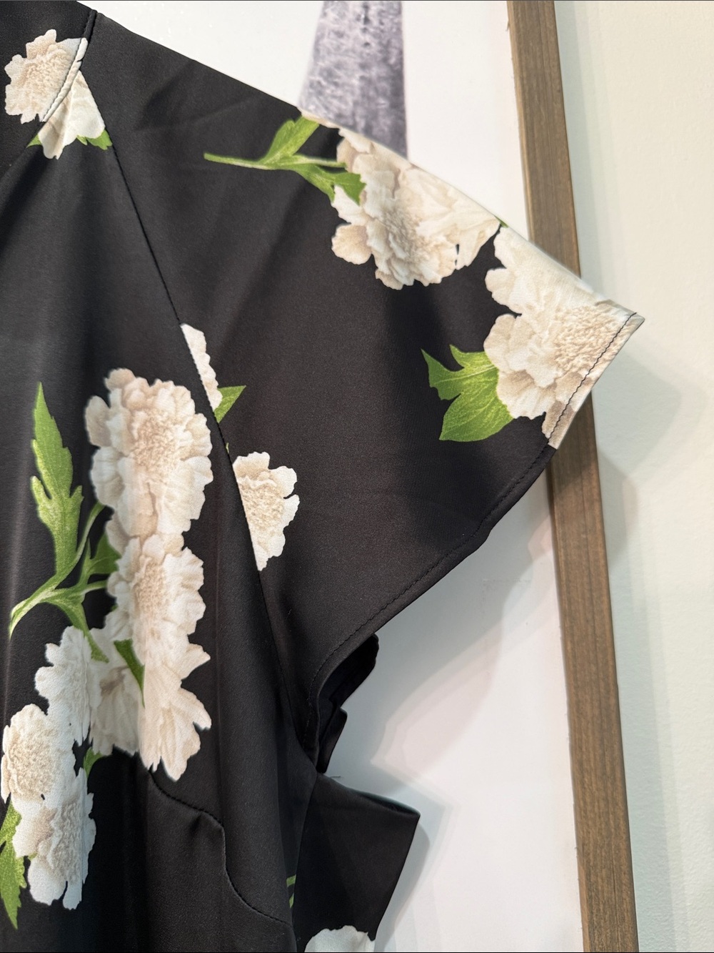 White House Black Market Black Floral Button-Down Short-Sleeve Blouse - Picture 5 of 8